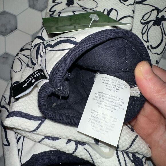 Kate Spade Black and White Floral Kitchen Linens Set - Picture 7 of 7